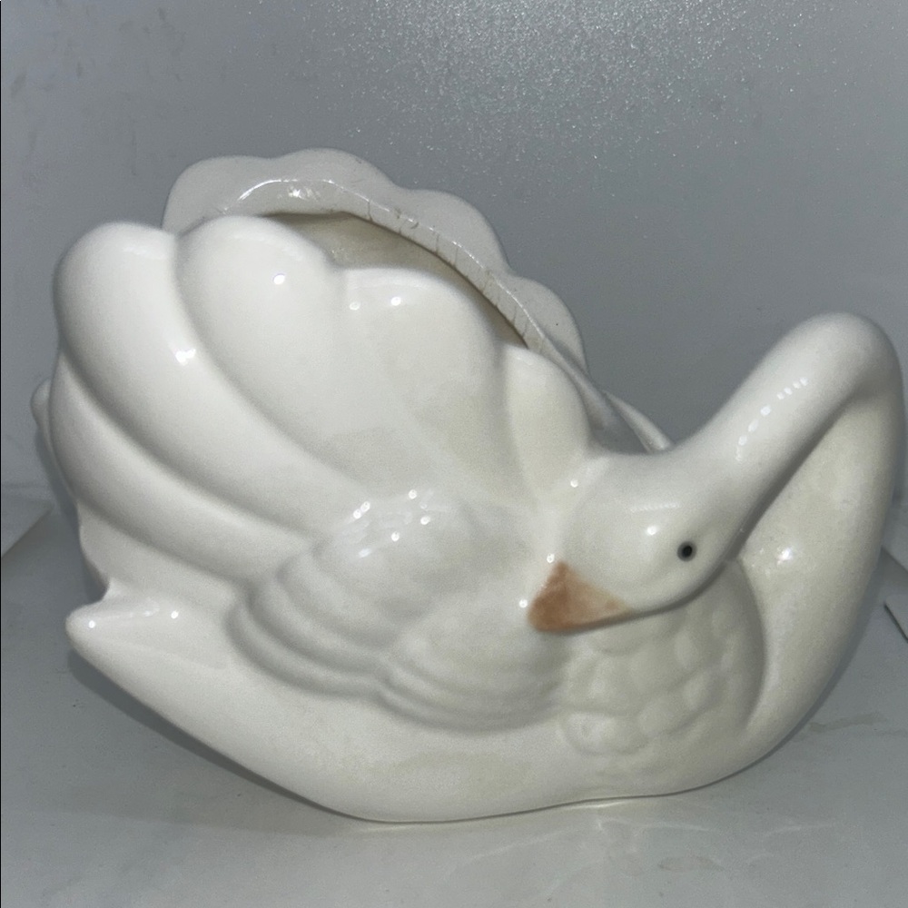 Omnibus by Fitz and Floyd White Ceramic Swan Decorative Vase and Planter 1983 - Picture 2 of 7